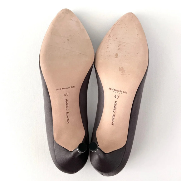 MANOLO BLAHNIK| Dark Gray Satin Hangisi Jewel
Buckle Rhinestone Pumps US 10 - Picture 13 of 14